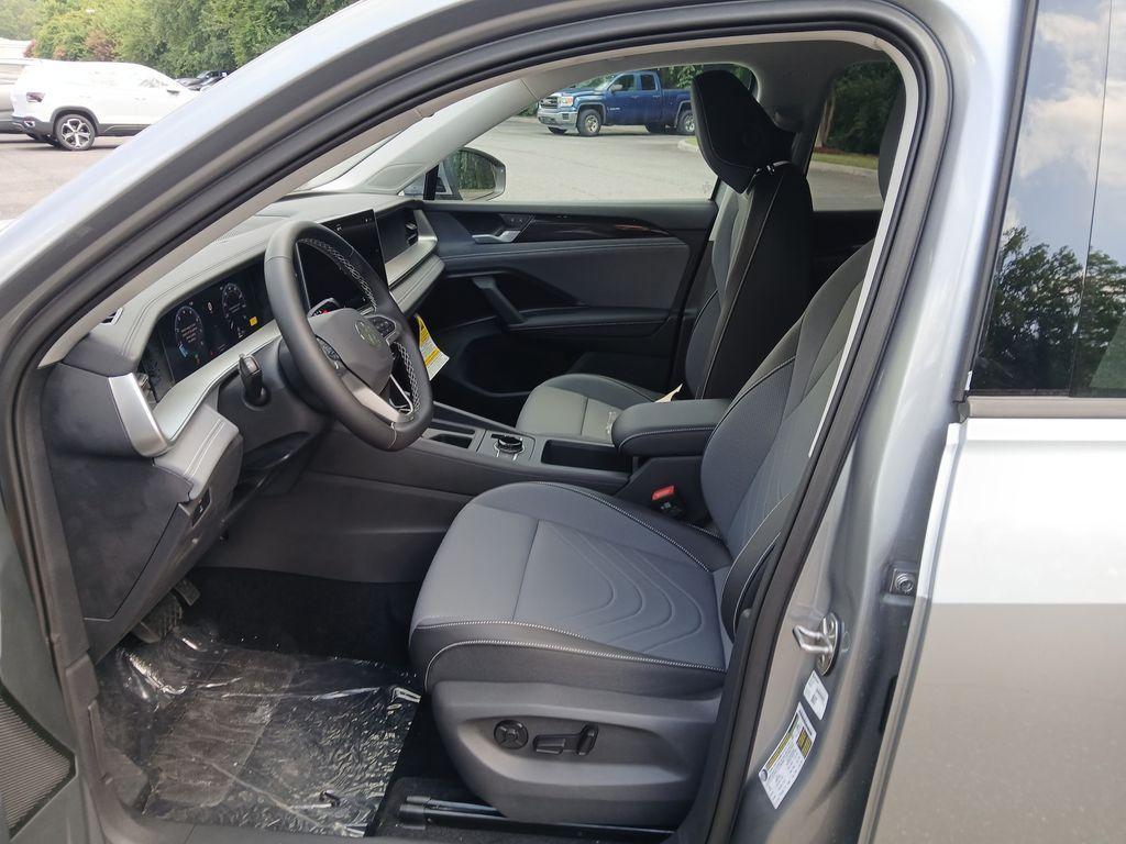 new 2025 Volkswagen Tiguan car, priced at $32,884