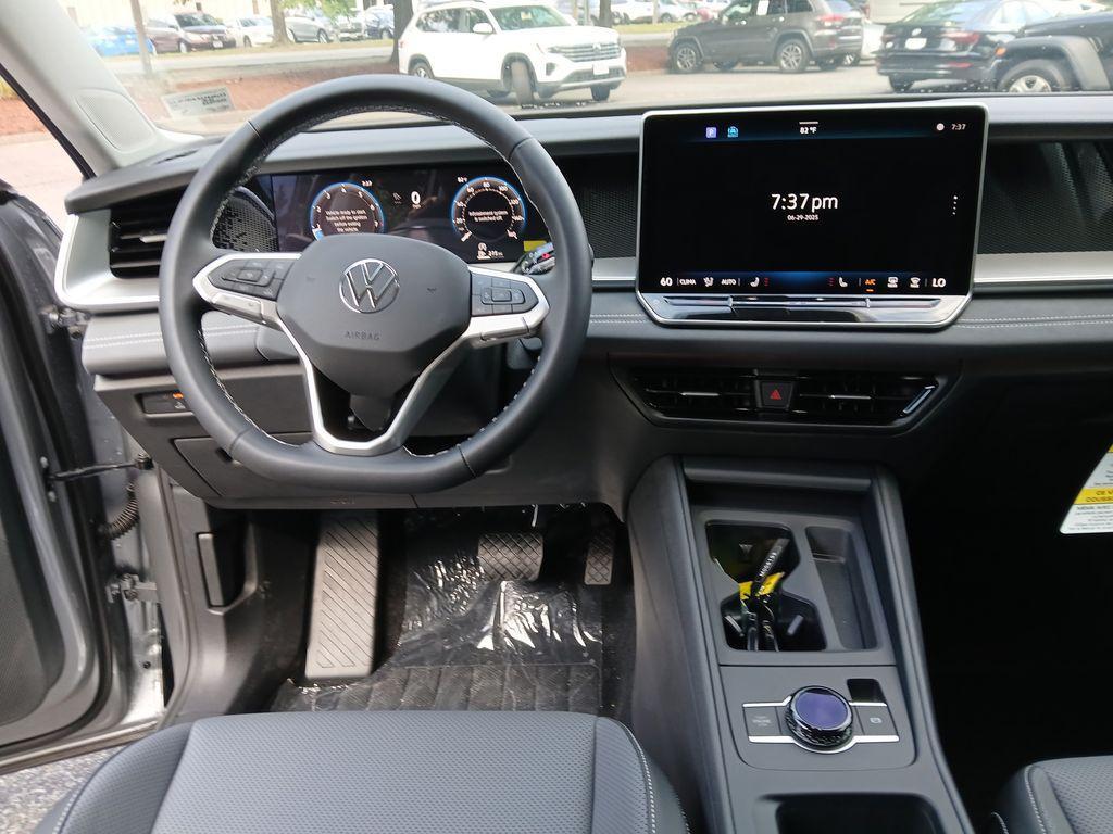 new 2025 Volkswagen Tiguan car, priced at $32,884