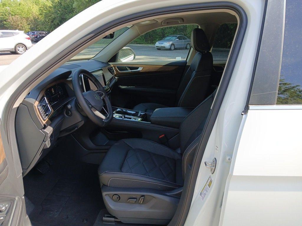 new 2025 Volkswagen Atlas car, priced at $41,380