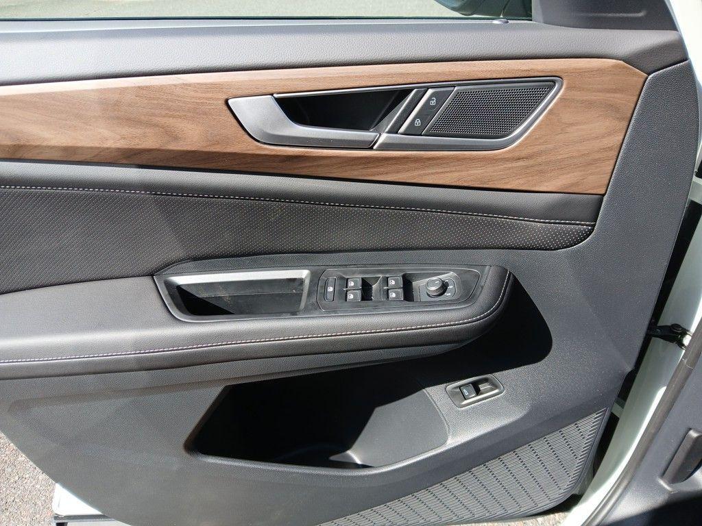 new 2025 Volkswagen Atlas car, priced at $41,380