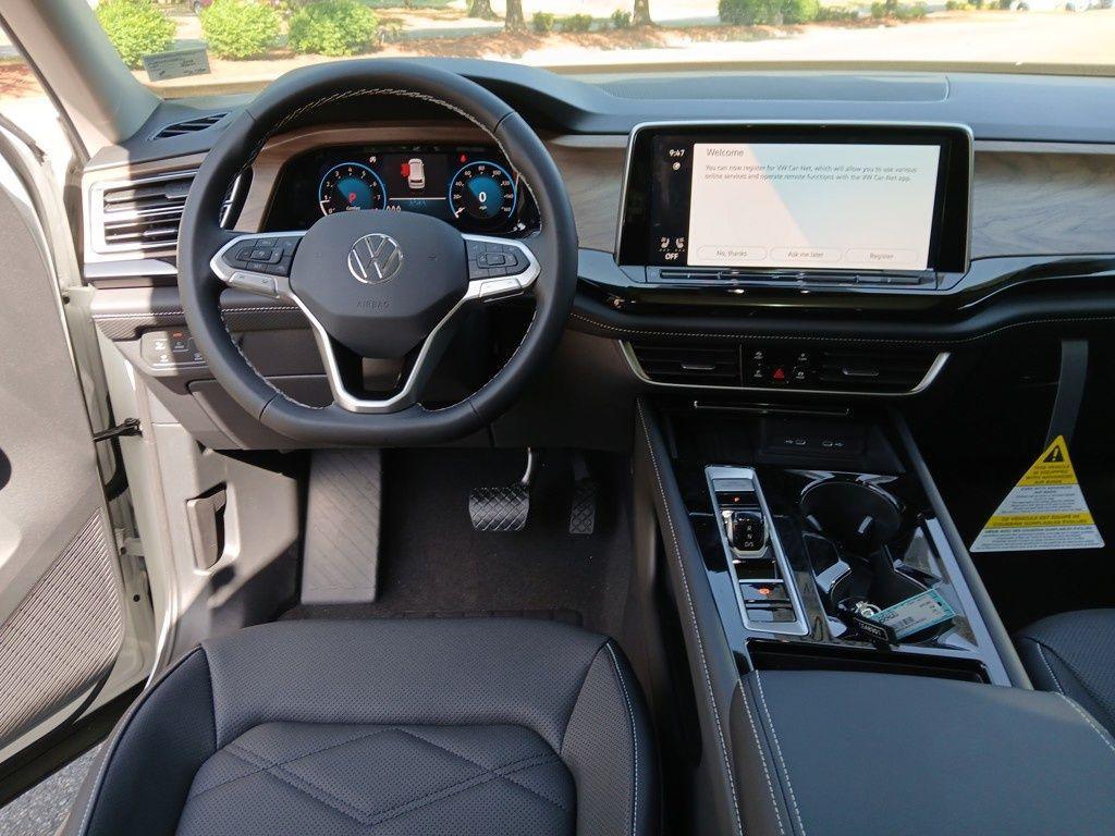 new 2025 Volkswagen Atlas car, priced at $44,680