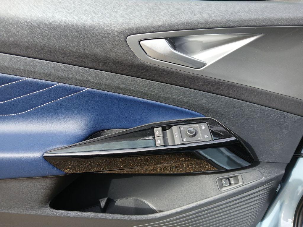 new 2025 Volkswagen ID.4 car, priced at $53,127