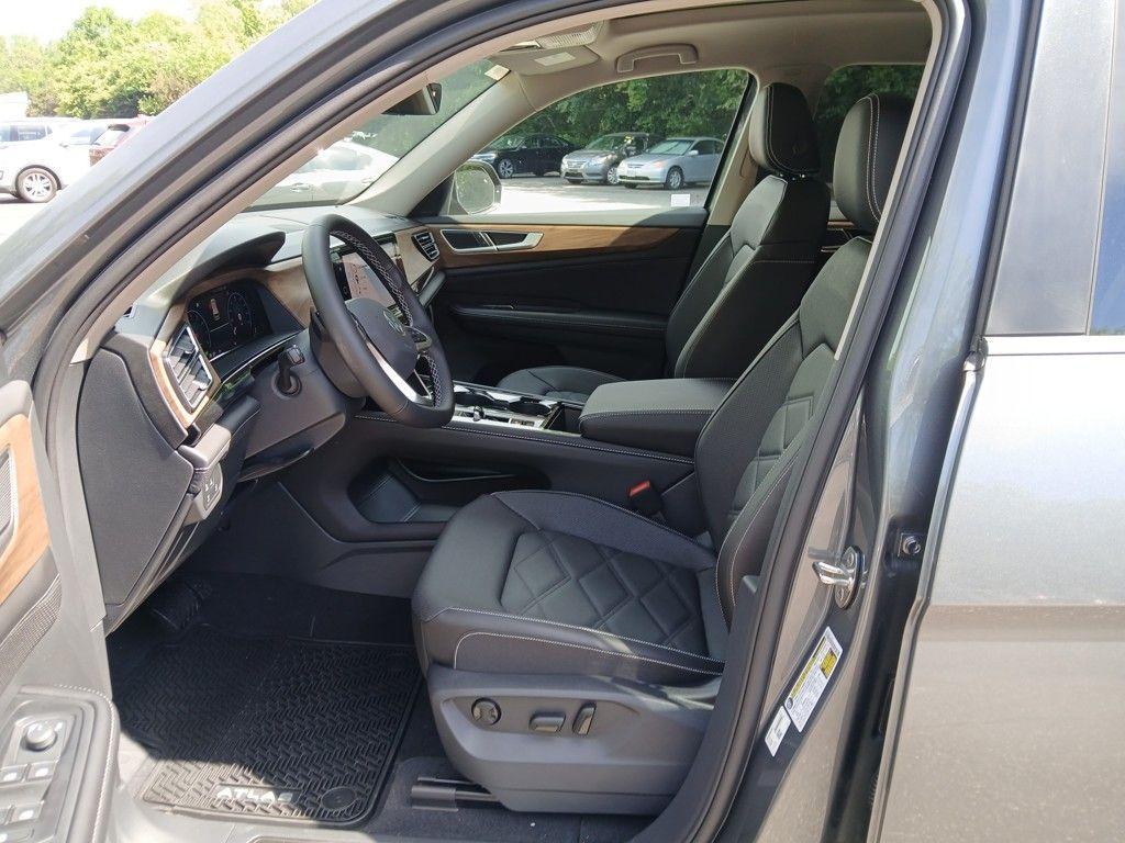 new 2025 Volkswagen Atlas car, priced at $40,691