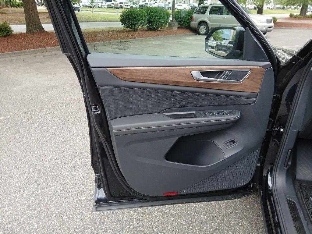 new 2025 Volkswagen Atlas car, priced at $40,485