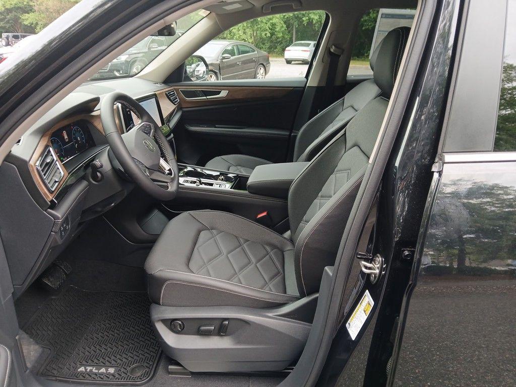 new 2025 Volkswagen Atlas car, priced at $40,485