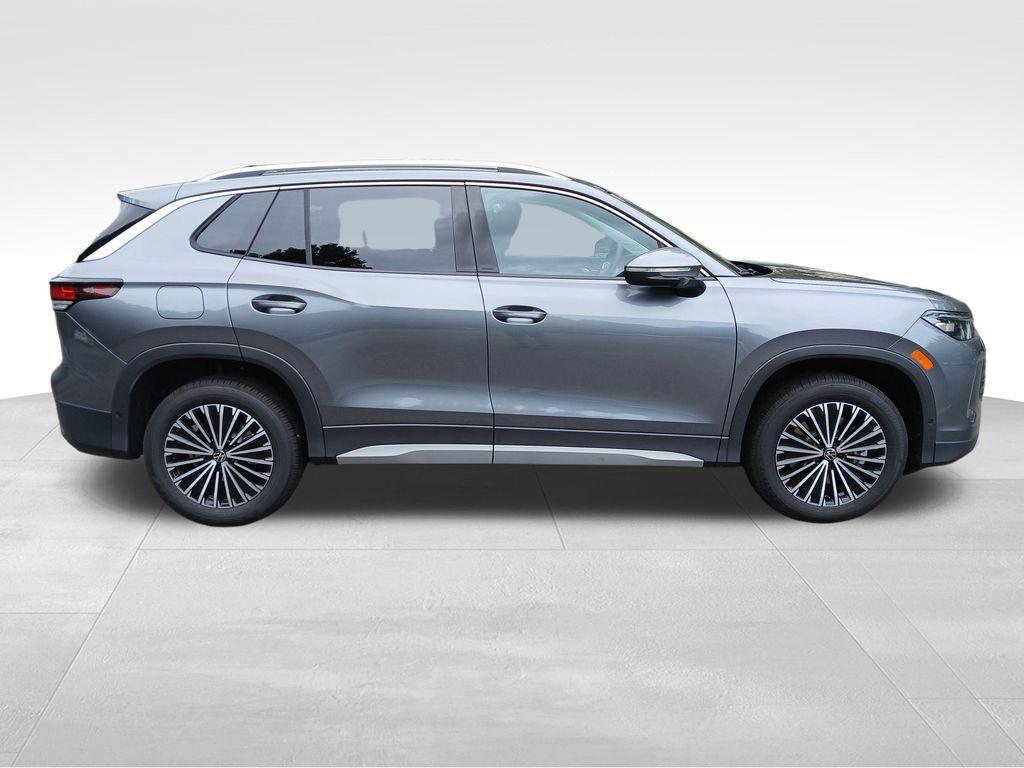new 2025 Volkswagen Tiguan car, priced at $31,356