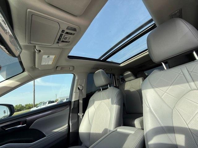 used 2022 Toyota Highlander car, priced at $40,679