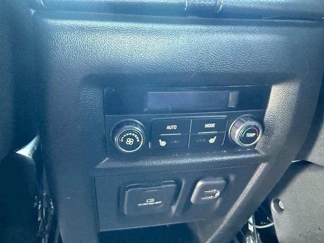 used 2022 Chevrolet Traverse car, priced at $32,920