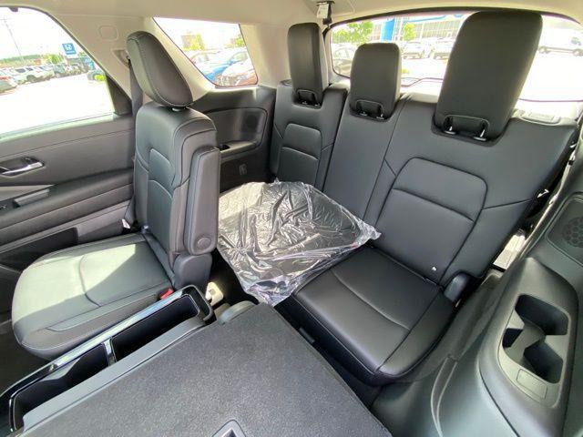 new 2025 Nissan Pathfinder car, priced at $47,421