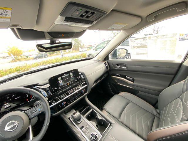 new 2025 Nissan Pathfinder car, priced at $45,731