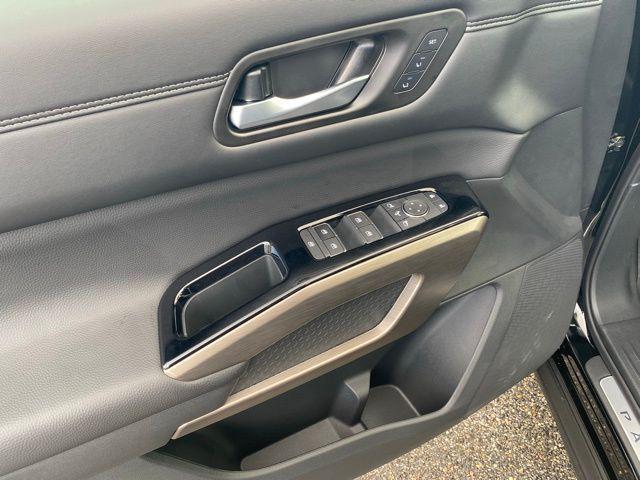 new 2025 Nissan Pathfinder car, priced at $45,731