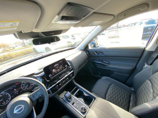 new 2025 Nissan Pathfinder car, priced at $34,300