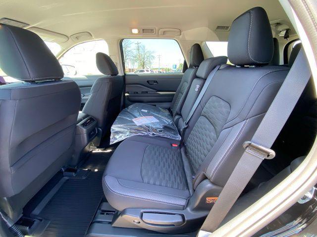 new 2025 Nissan Pathfinder car, priced at $39,280