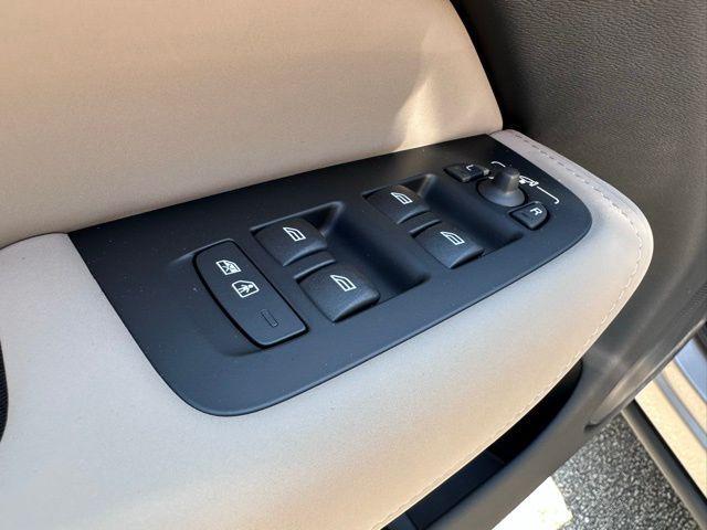 new 2026 Volvo XC60 car, priced at $57,985