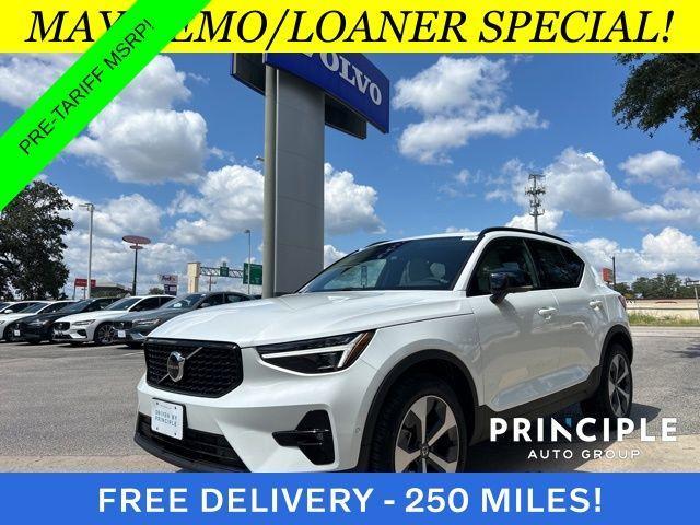 new 2025 Volvo XC40 car, priced at $43,315