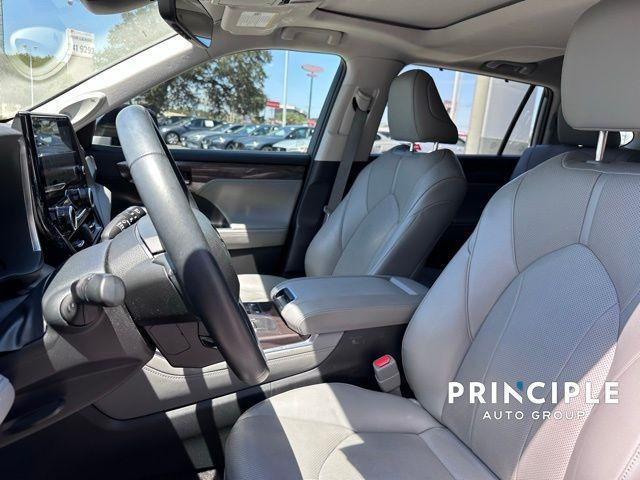 used 2023 Toyota Highlander car, priced at $35,968