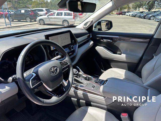 used 2023 Toyota Highlander car, priced at $35,968