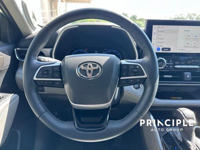 used 2023 Toyota Highlander car, priced at $35,968