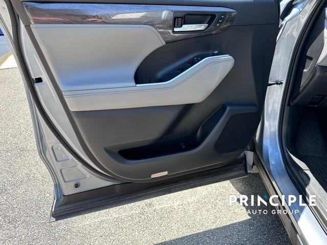 used 2023 Toyota Highlander car, priced at $35,968