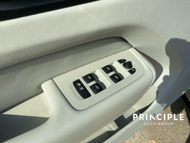 used 2023 Volvo XC60 Recharge Plug-In Hybrid car, priced at $38,968