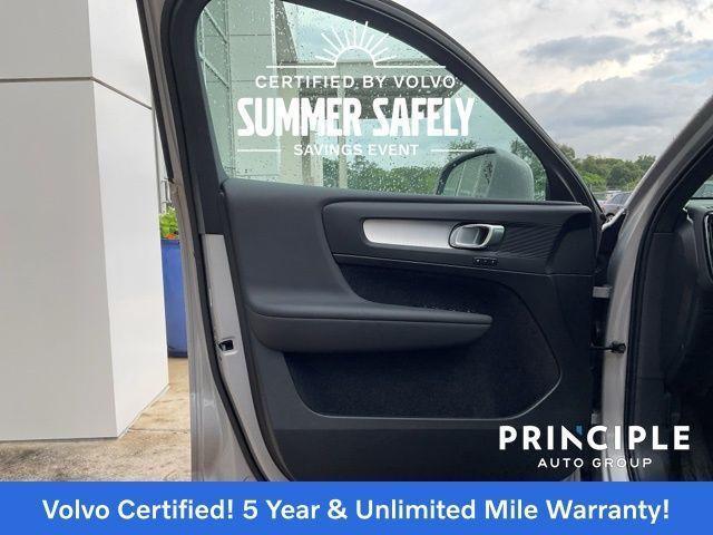 used 2025 Volvo XC40 car, priced at $35,962