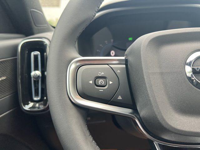 new 2025 Volvo XC40 car, priced at $51,595