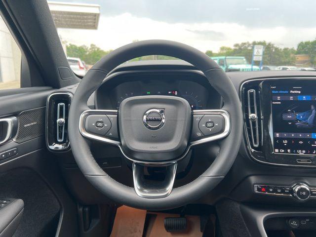 new 2025 Volvo XC40 car, priced at $51,595