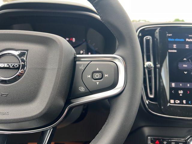 new 2025 Volvo XC40 car, priced at $51,595