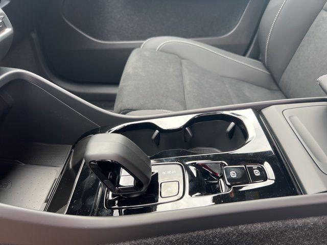 new 2025 Volvo XC40 car, priced at $51,595