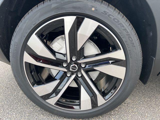 new 2025 Volvo XC40 car, priced at $51,595