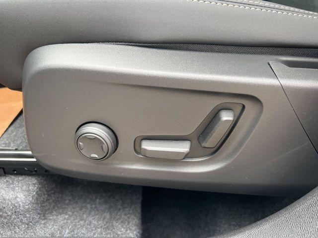 new 2025 Volvo XC40 car, priced at $51,595
