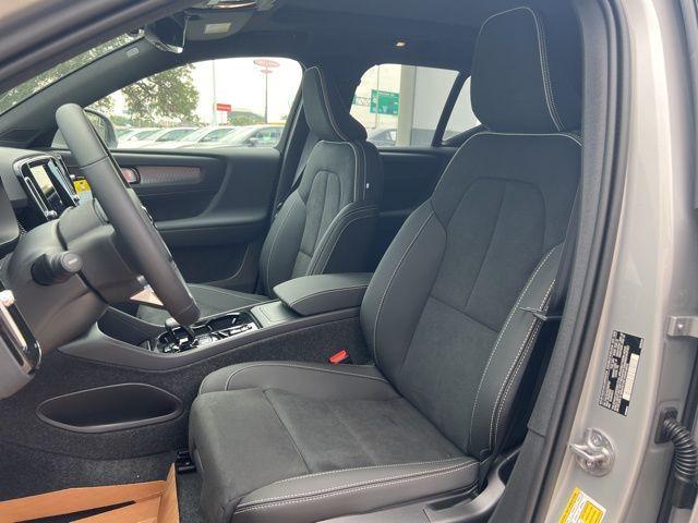 new 2025 Volvo XC40 car, priced at $51,595