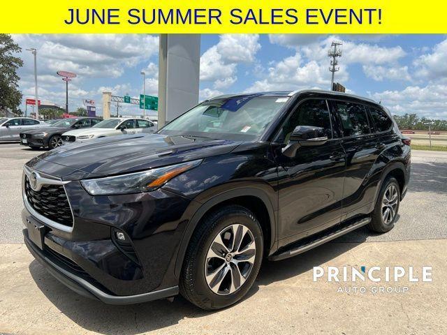 used 2022 Toyota Highlander car, priced at $39,968