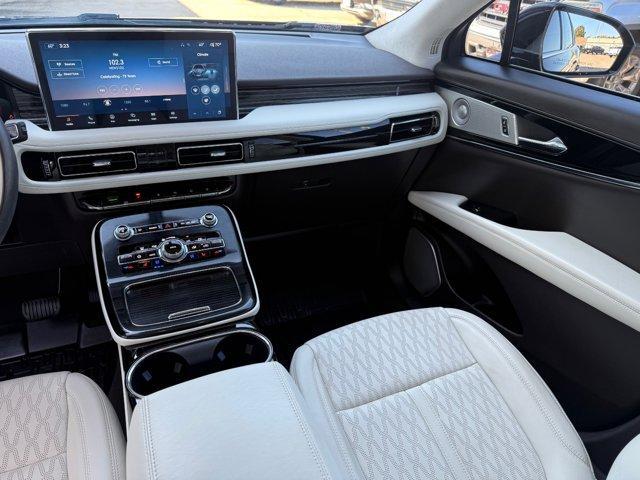 used 2022 Lincoln Nautilus car, priced at $42,000