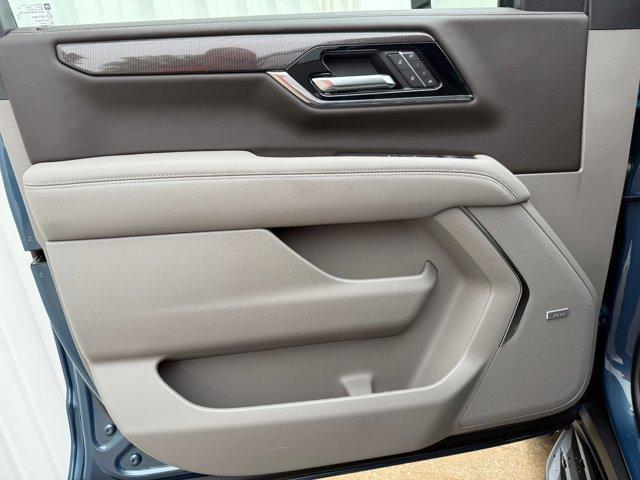 new 2025 GMC Yukon XL car, priced at $77,105