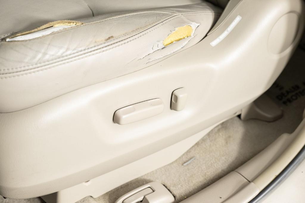 used 2004 Toyota Sienna car, priced at $3,995