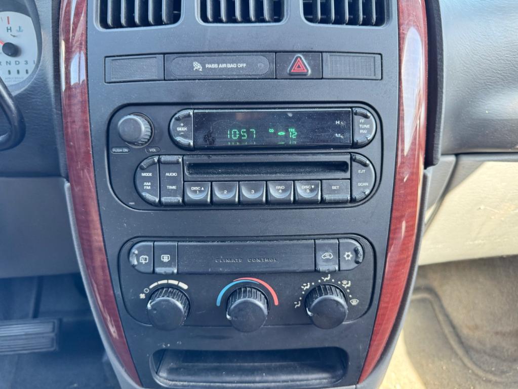 used 2006 Chrysler Town & Country car