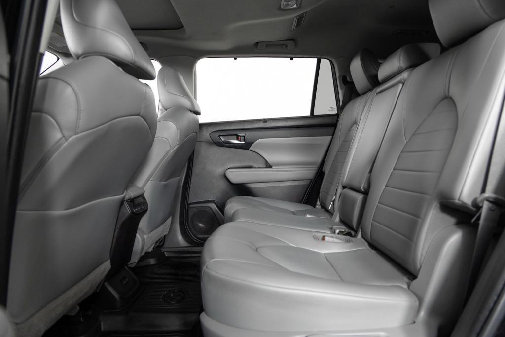 used 2022 Toyota Highlander car, priced at $31,995