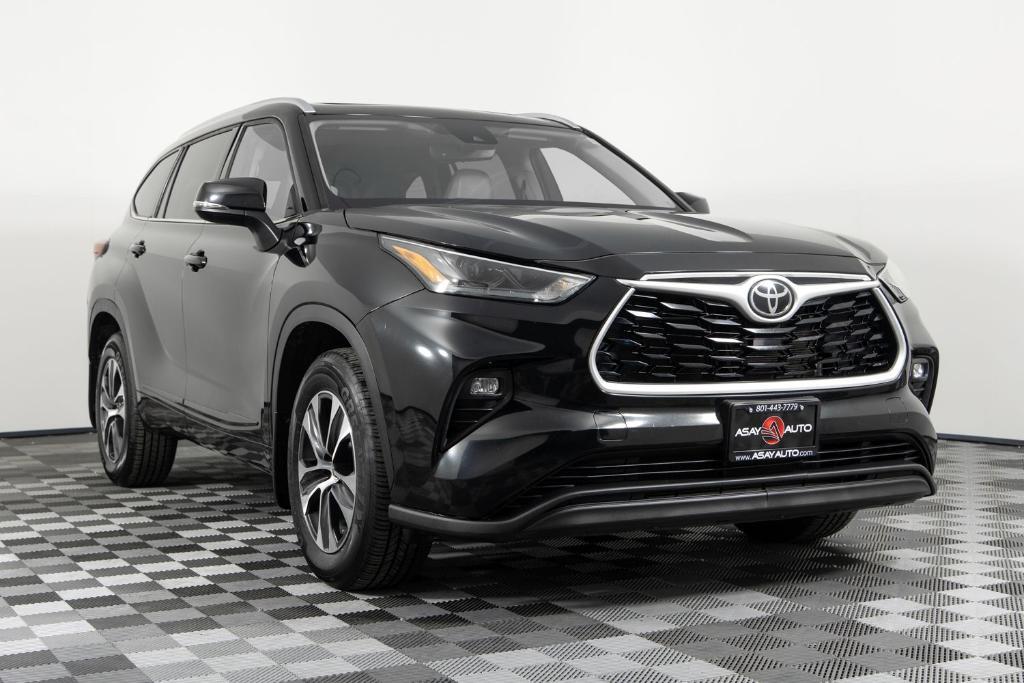 used 2022 Toyota Highlander car, priced at $31,995
