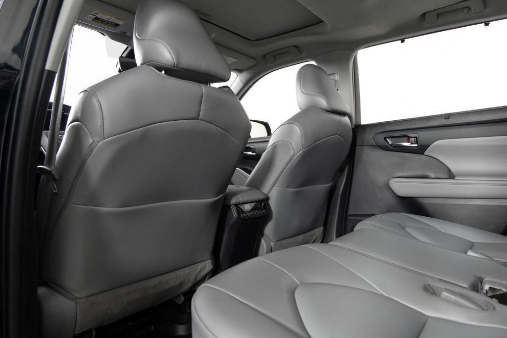 used 2022 Toyota Highlander car, priced at $31,995