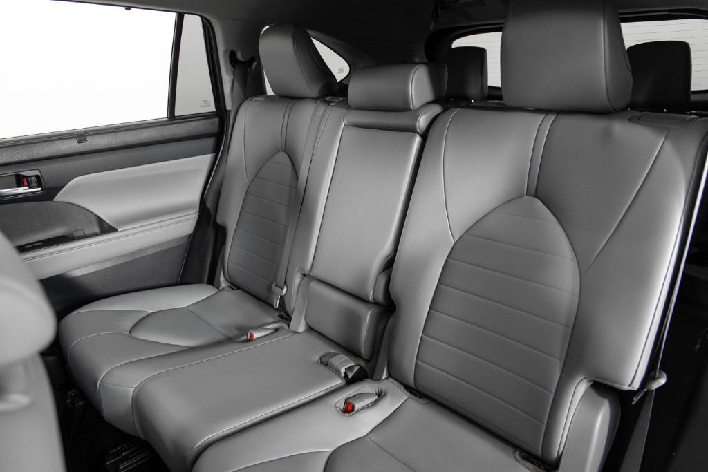 used 2022 Toyota Highlander car, priced at $31,995