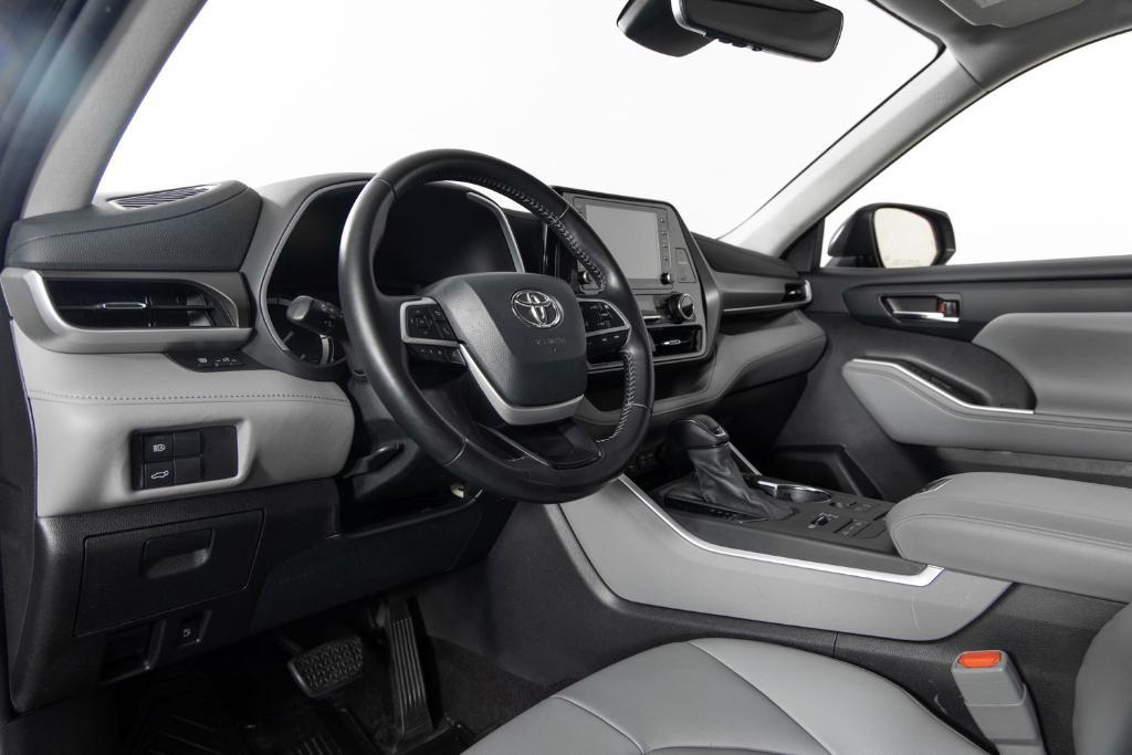 used 2022 Toyota Highlander car, priced at $31,995