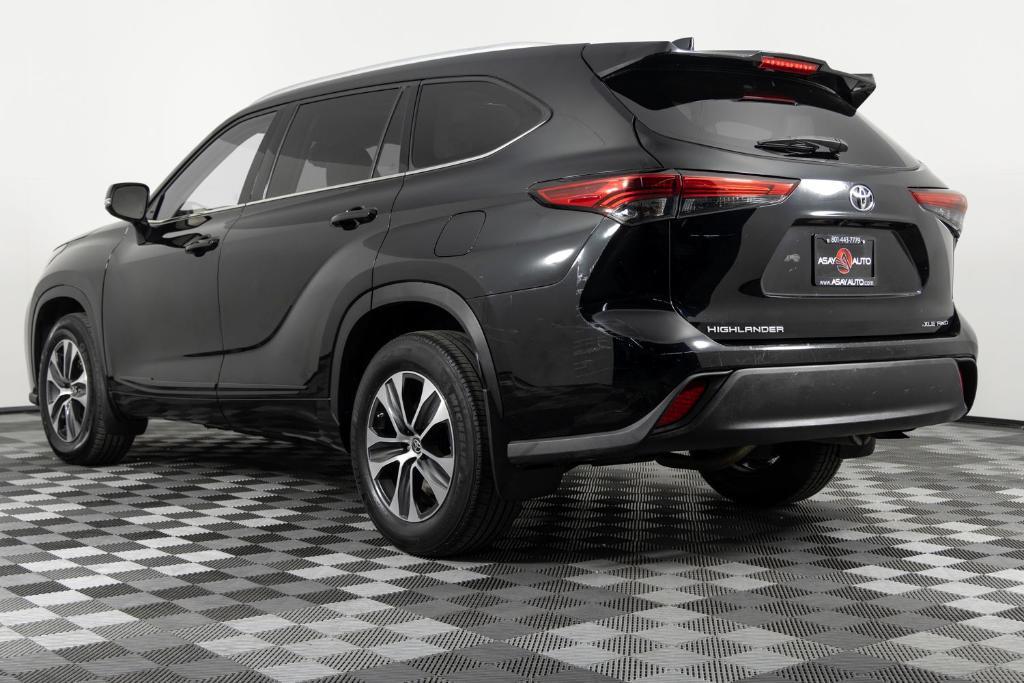 used 2022 Toyota Highlander car, priced at $31,995