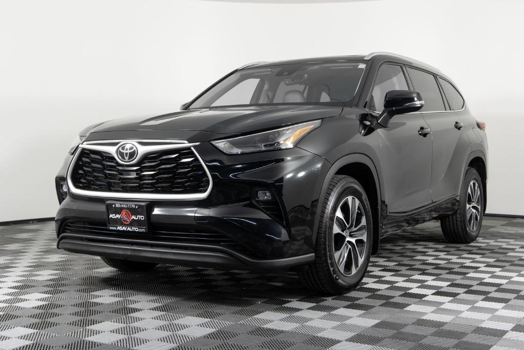 used 2022 Toyota Highlander car, priced at $31,995