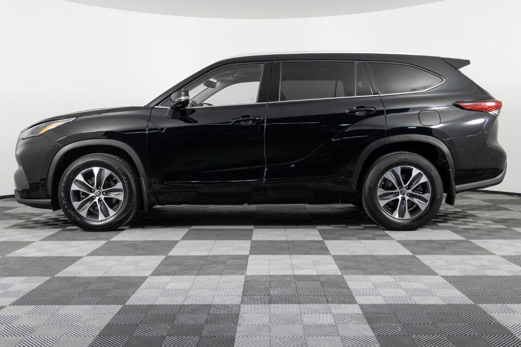 used 2022 Toyota Highlander car, priced at $31,995