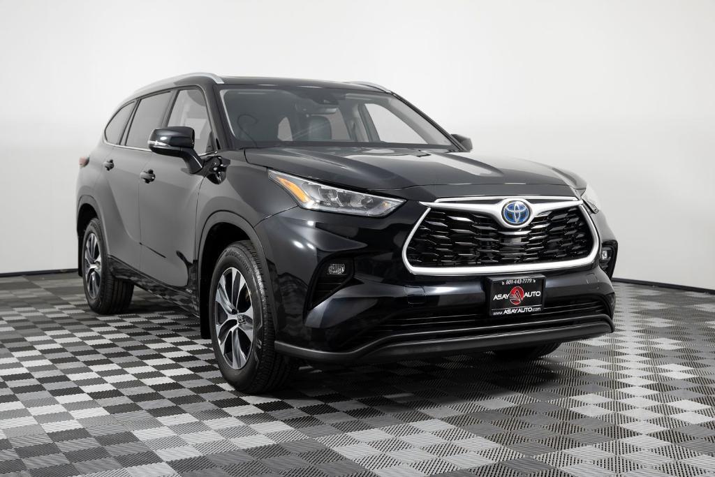 used 2024 Toyota Highlander Hybrid car, priced at $45,995