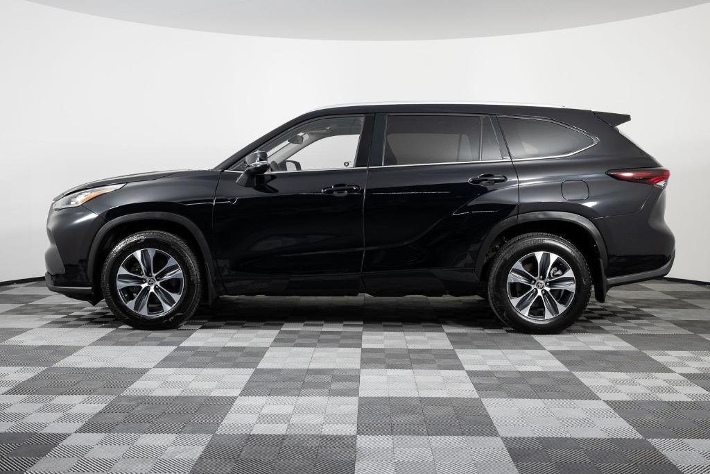 used 2024 Toyota Highlander Hybrid car, priced at $45,995