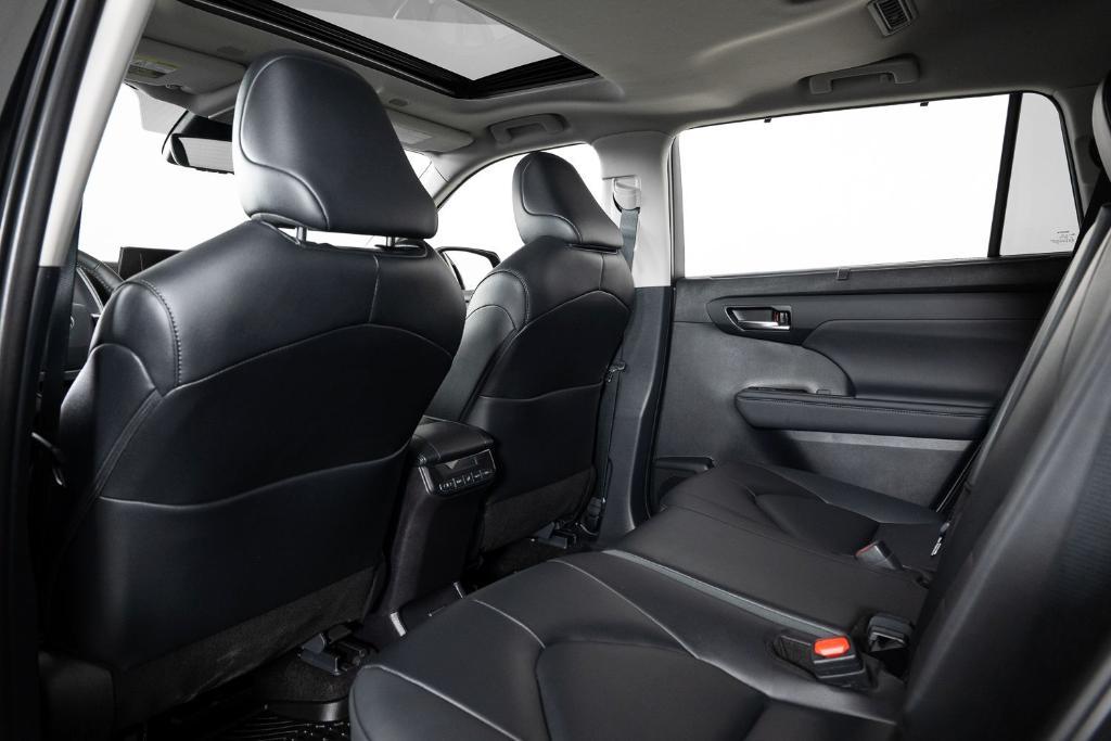 used 2024 Toyota Highlander Hybrid car, priced at $45,995