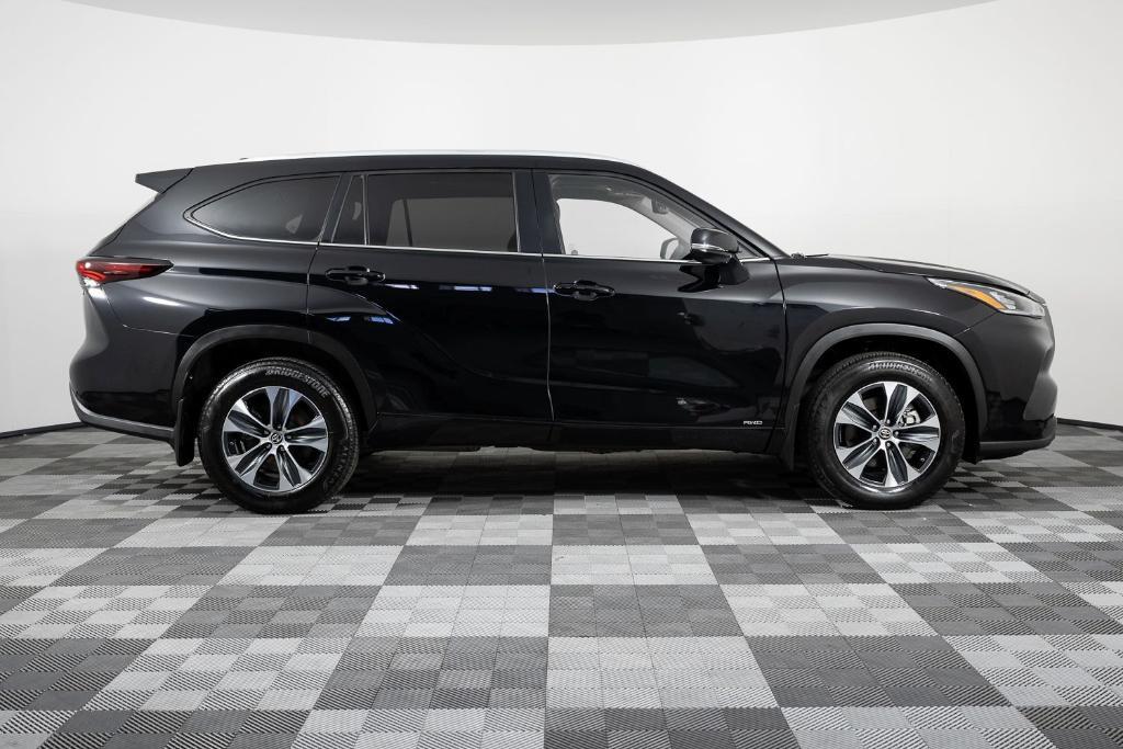used 2024 Toyota Highlander Hybrid car, priced at $45,995