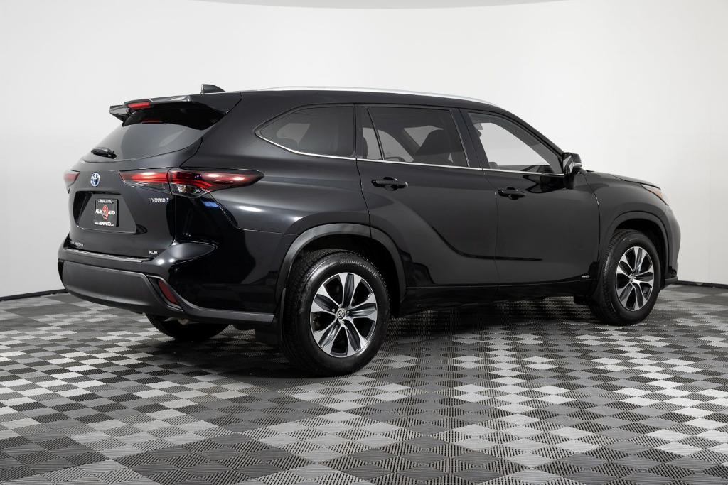used 2024 Toyota Highlander Hybrid car, priced at $45,995